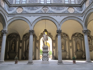 Palazzo Medici-Riccardi, ingresso