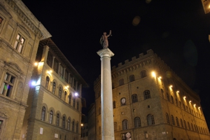 Piazza Santa Trinita, La colonna della giustizia